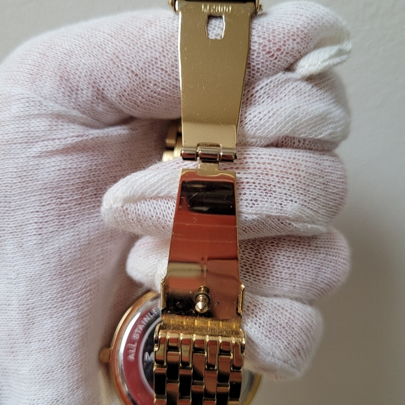 Michael Kors Goldtone Darci watch, 39mm case, 12mm band width. - Picture 4 of 5